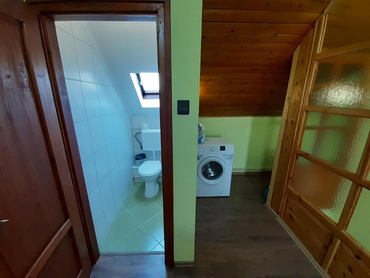 Estike Nyaralo Merevfalu Kerti Medencevel Zamardi Exterior photo